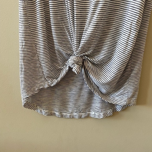 ⭐️2 FOR $20⭐️ Old Navy LUXE Tie Front Striped Tank. Size Small - Picture 9 of 11